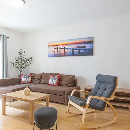 Апартаменты Bristol Shore Rooftop Pool And Sea View Коральео