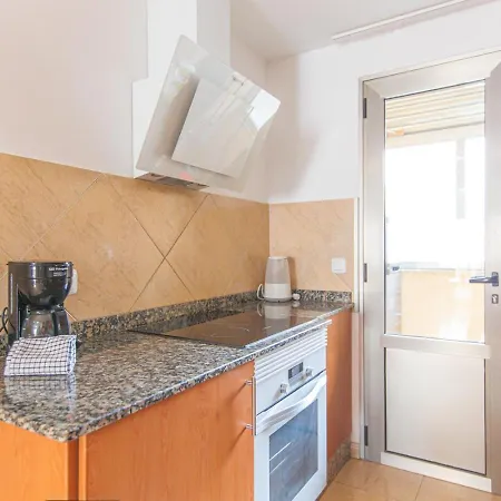 Bristol Shore Rooftop Pool And Sea View Коральео